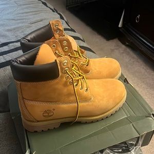 New Men’s Size 9 Timberland Boots